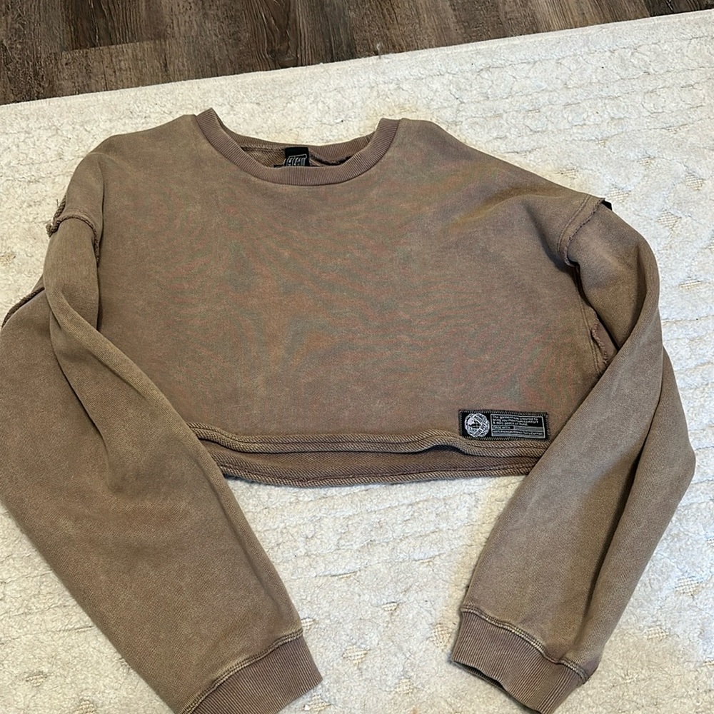 Alphalete Cropped Sweatshirt